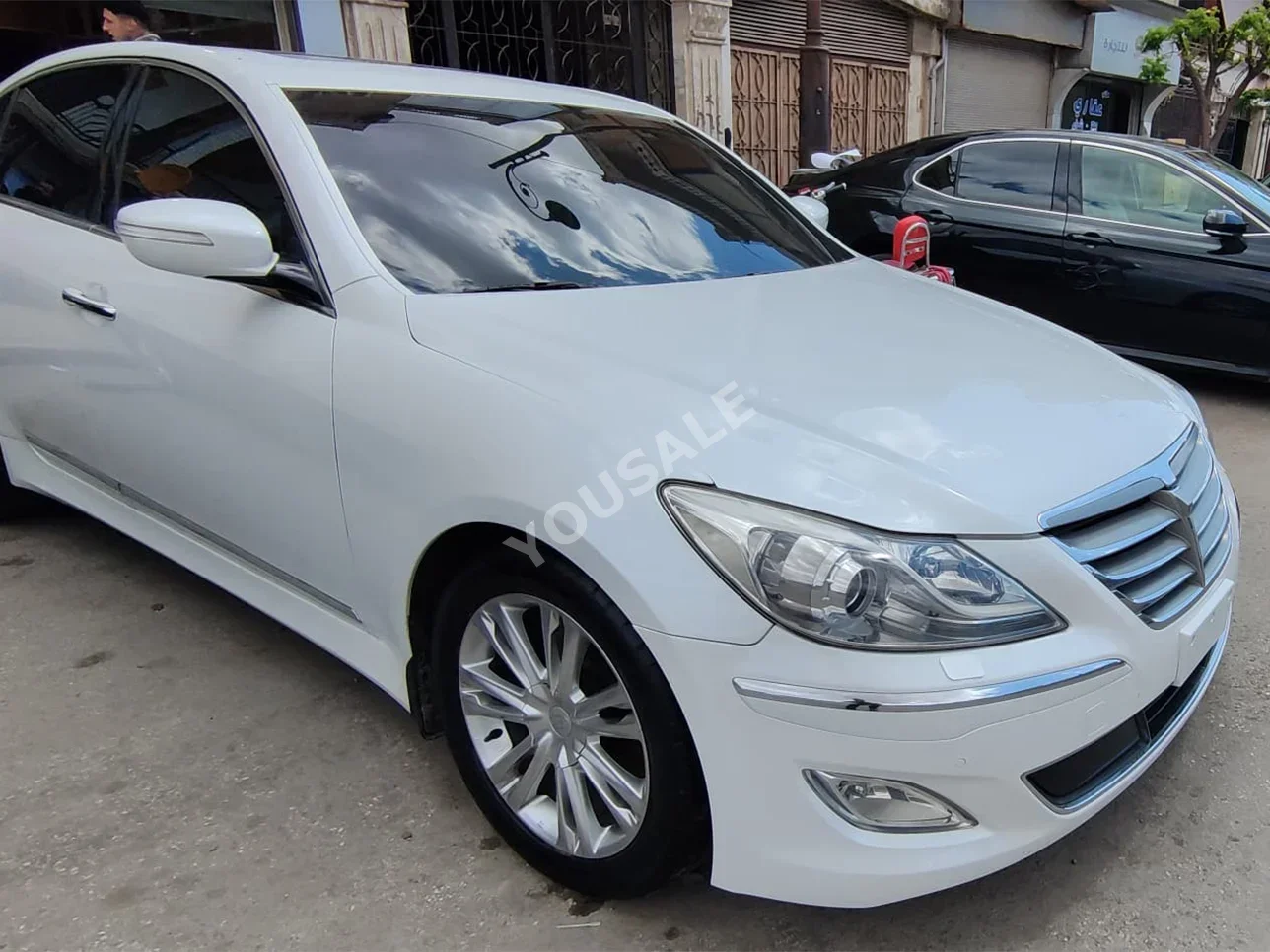 Hyundai  Genesis  2014  Automatic  200,000 km  6  RWD  Sedan  Pearl  Gasoline