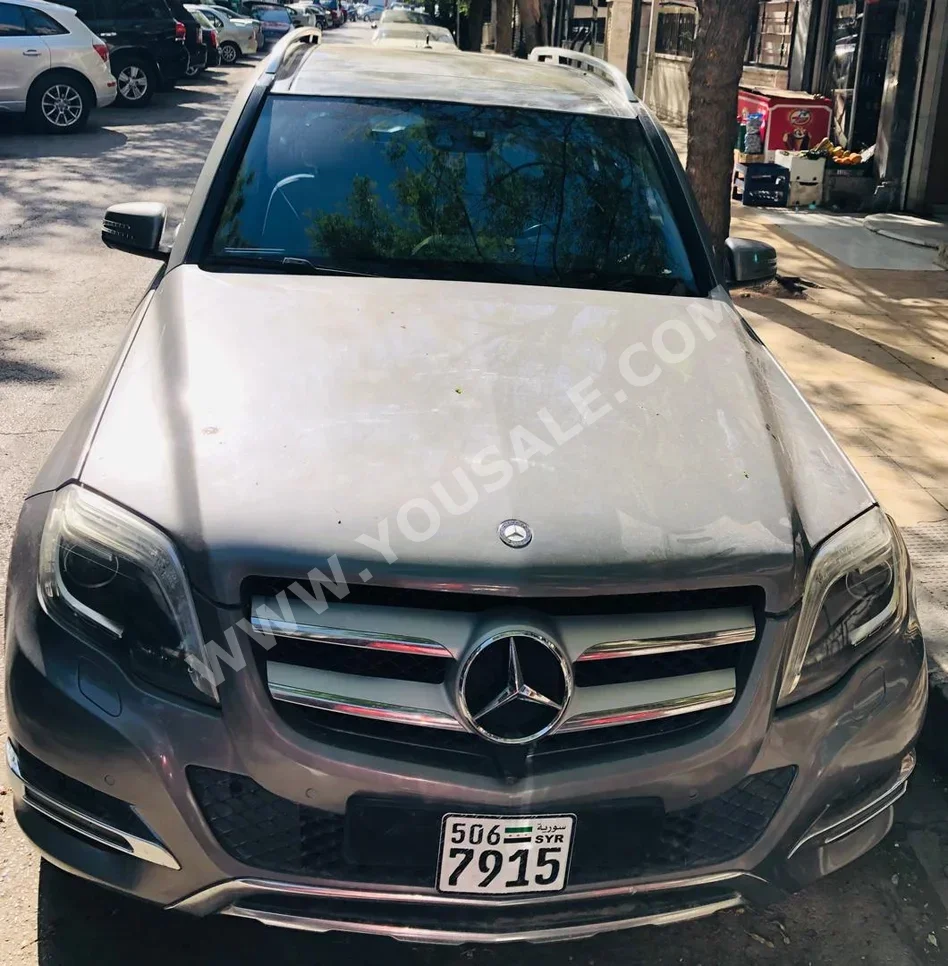 مرسيدس - بنز  جي ال كيه - كلاس  250  2015  اتوماتيك  150,000 كم  4  دفع أمامي  هاتشباك  فضي  بنزين