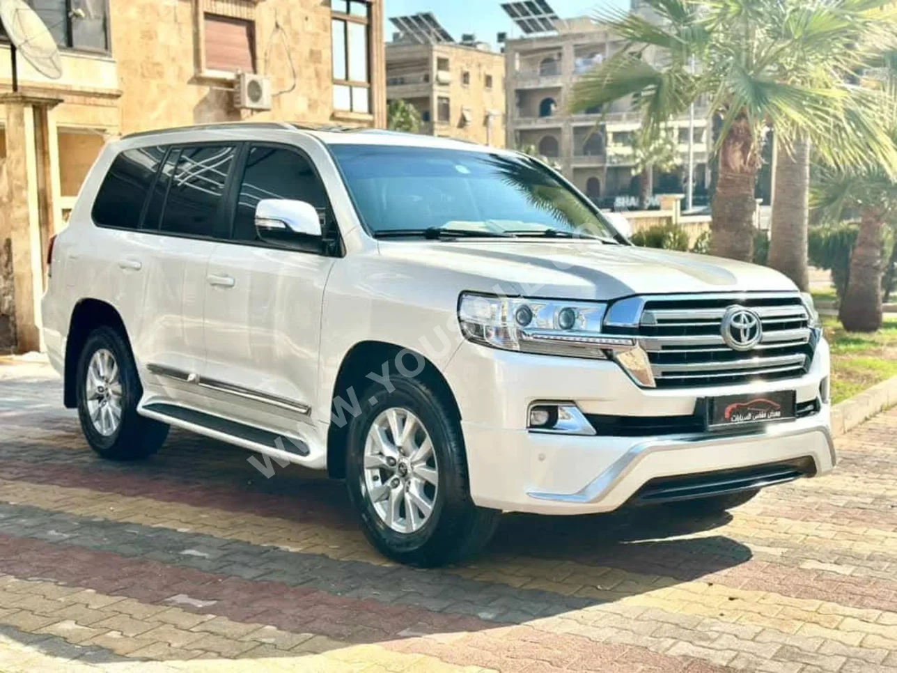 تويوتا  لاند كروزر  جي اكس ار  2017  اتوماتيك  110,000 كم  6  دفع رباعي  اس يو في  أبيض  بنزين