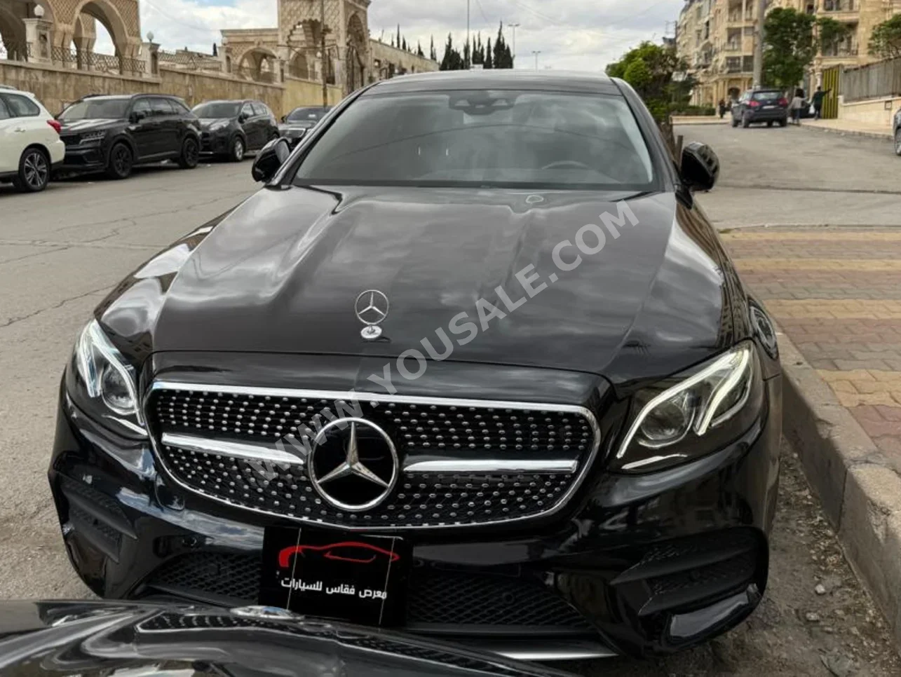 مرسيدس - بنز  اي - كلاس  300  2019  اتوماتيك  98,000 كم  6  دفع رباعي  سيدان  أسود  بنزين
