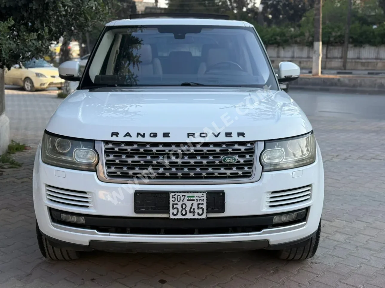 Land Rover  Range Rover  Vogue  2014  Automatic  205,000 km  8  4WD  SUV  White  Gasoline