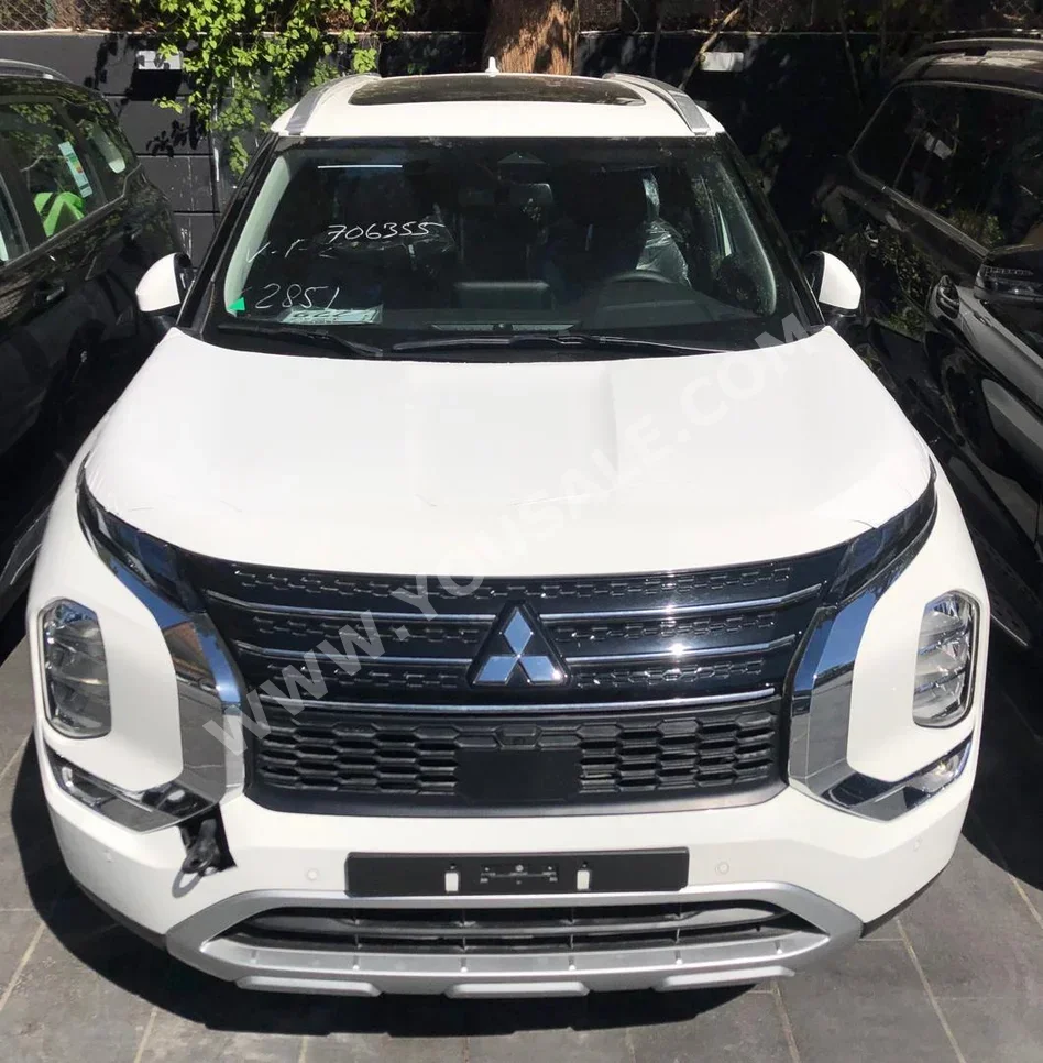Mitsubishi  Outlander  2024  Automatic  0 km  4 Cylinder  4WD  SUV  White  Gasoline