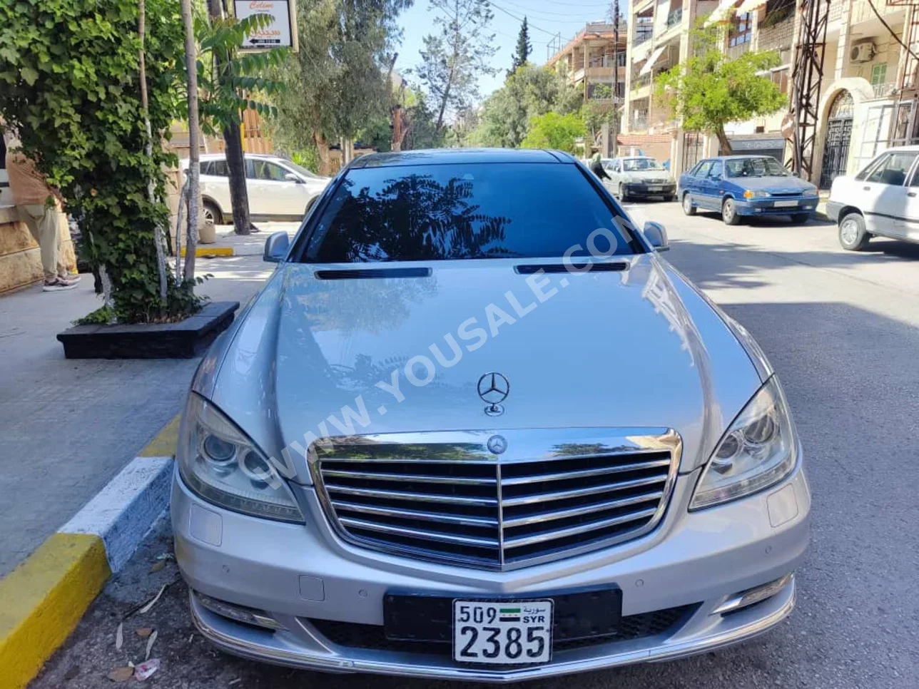 مرسيدس - بنز  اس - كلاس  350  2012  اتوماتيك  103,000 كم  6 سلندر  دفع خلفي  سيدان  رمادي  بنزين