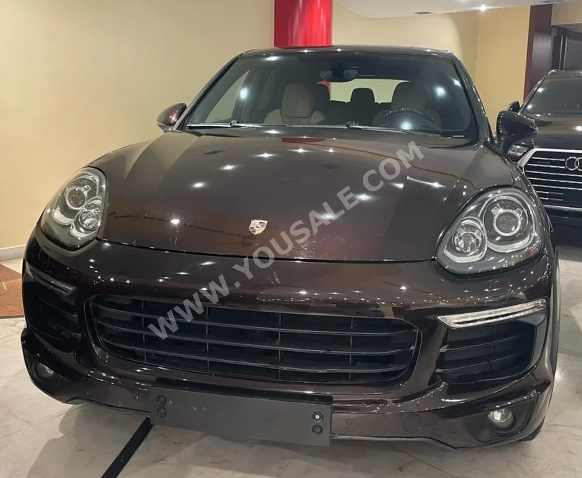Porsche  Cayenne  2016  Automatic  77,000 km  6 Cylinder  4WD  SUV  Brown  Gasoline