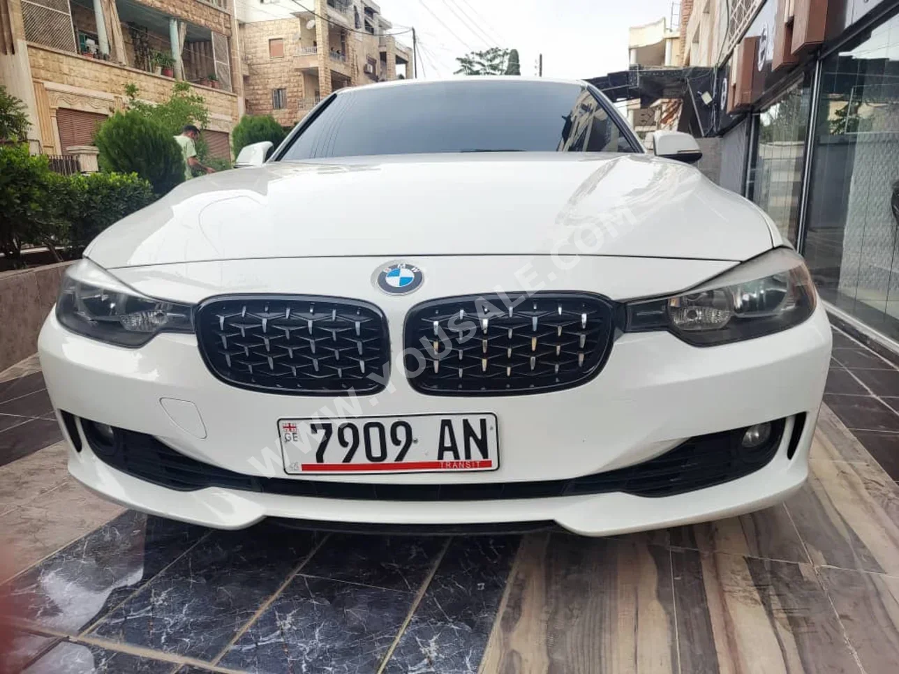 بي ام دبليو  الفئة - الثالثة  328i  2015  اتوماتيك  410,000 كم  4 سلندر  دفع خلفي  سيدان  أبيض  بنزين