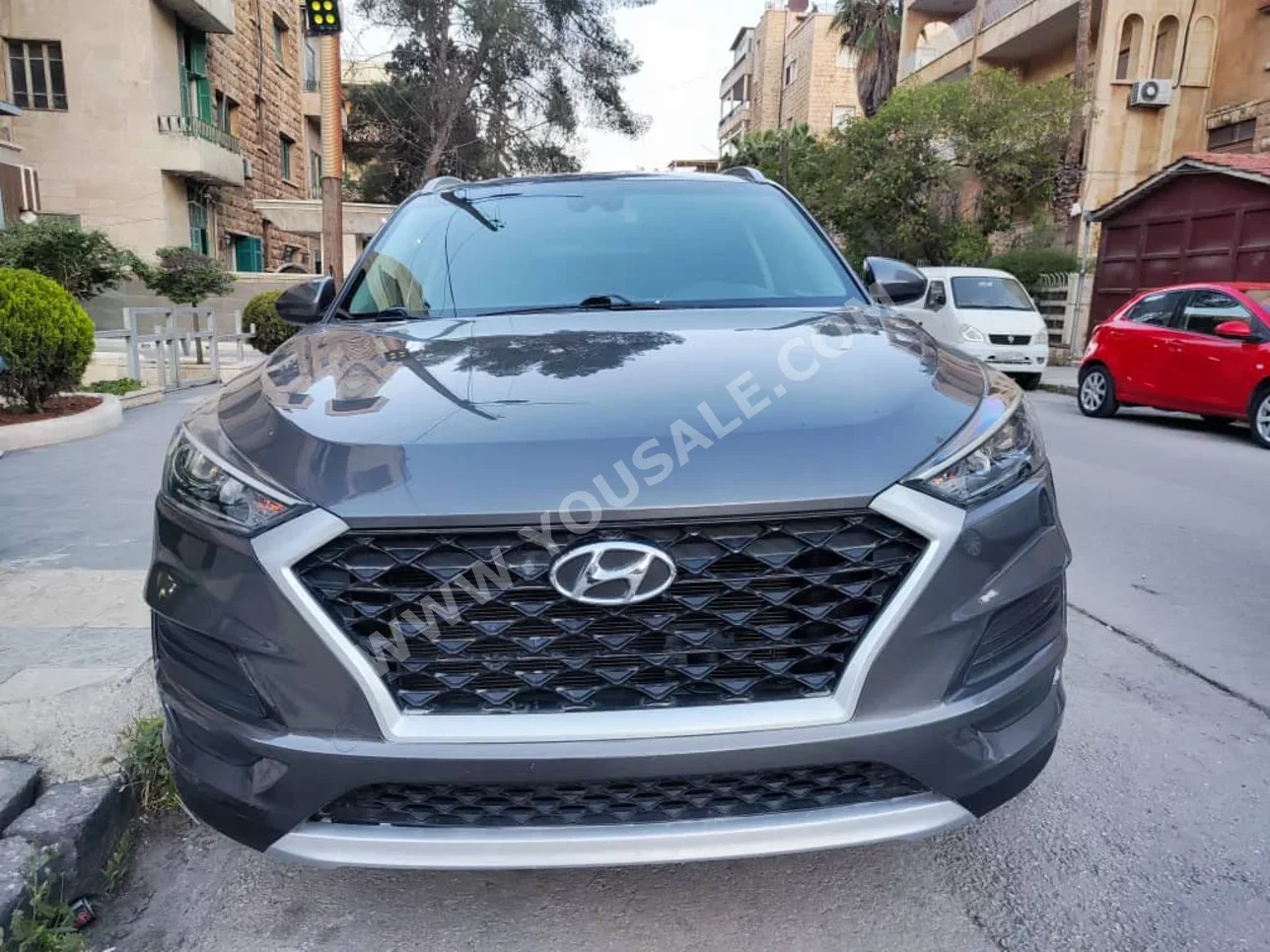 هيونداي  توسان  2021  اتوماتيك  95,000 كم  4 سلندر  دفع رباعي  اس يو في  رمادي  بنزين