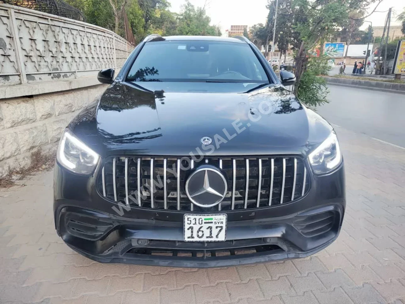 مرسيدس - بنز  جي ال سي  300  2019  اتوماتيك  85,000 كم  4 سلندر  دفع رباعي  اس يو في  أسود  بنزين
