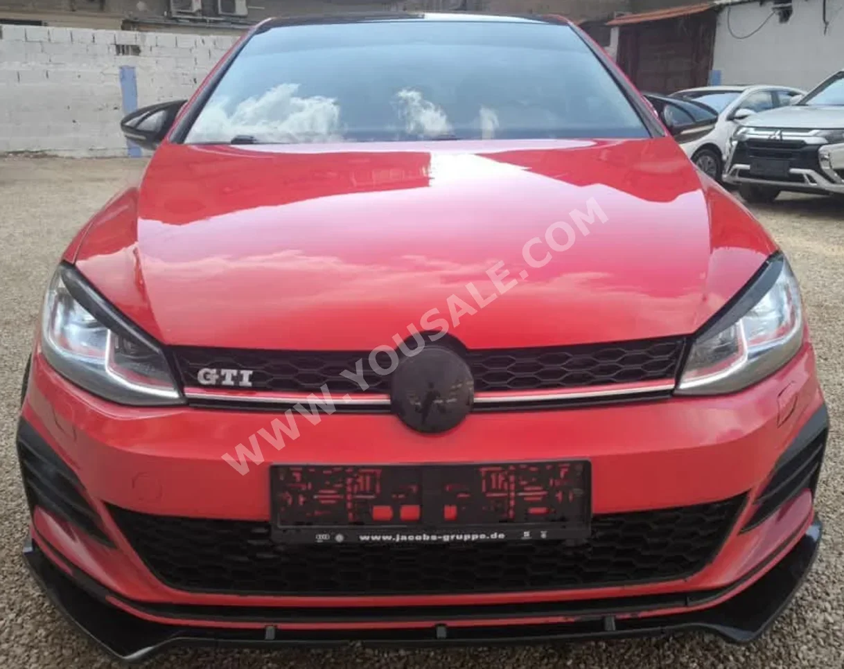 فوكس واغن  جي تي آي  2018  اتوماتيك  110,000 كم  4 سلندر  دفع أمامي  هاتشباك  أحمر  بنزين