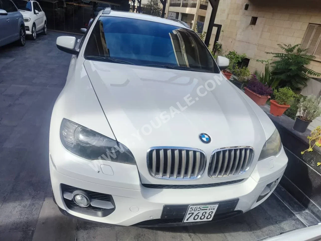 BMW  X-Series  6  2012  Automatic  200,000 km  8 Cylinder  4WD  SUV  White  Gasoline