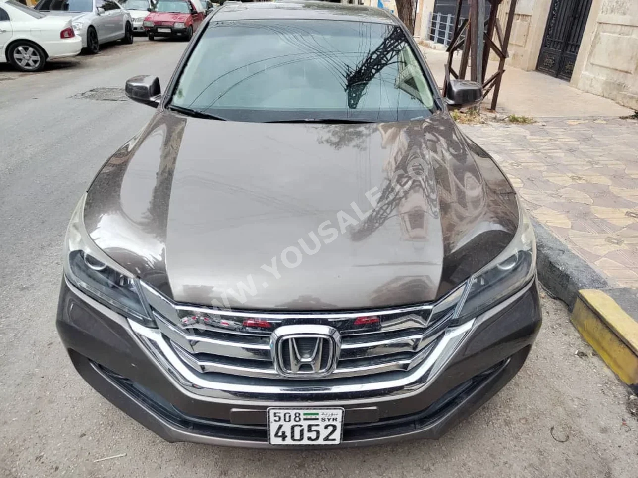 هوندا  اكورد  2015  اتوماتيك  150,000 كم  4 سلندر  دفع أمامي  سيدان  رمادي  بنزين