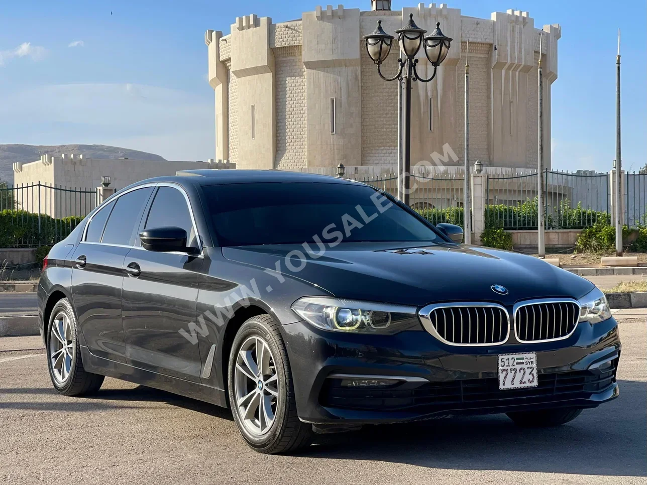 بي ام دبليو  الفئة - الخامسة  520i  2020  اتوماتيك  155,000 كم  4 سلندر  دفع خلفي  سيدان  أسود  بنزين  تحت الضمان