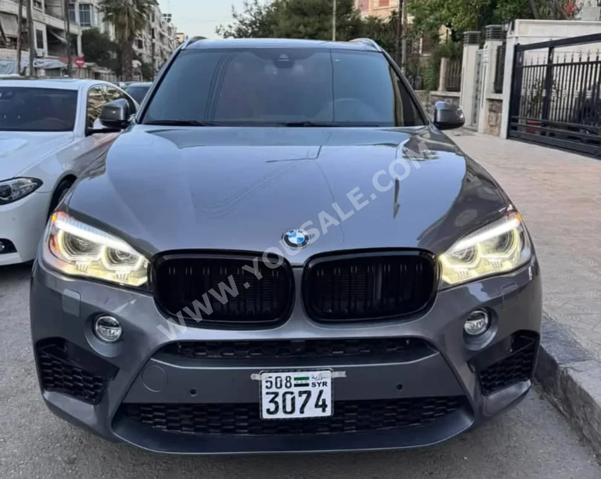 بي ام دبليو  الفئة - اكس  5  2018  اتوماتيك  160,000 كم  6 سلندر  دفع رباعي  اس يو في  رمادي  بنزين