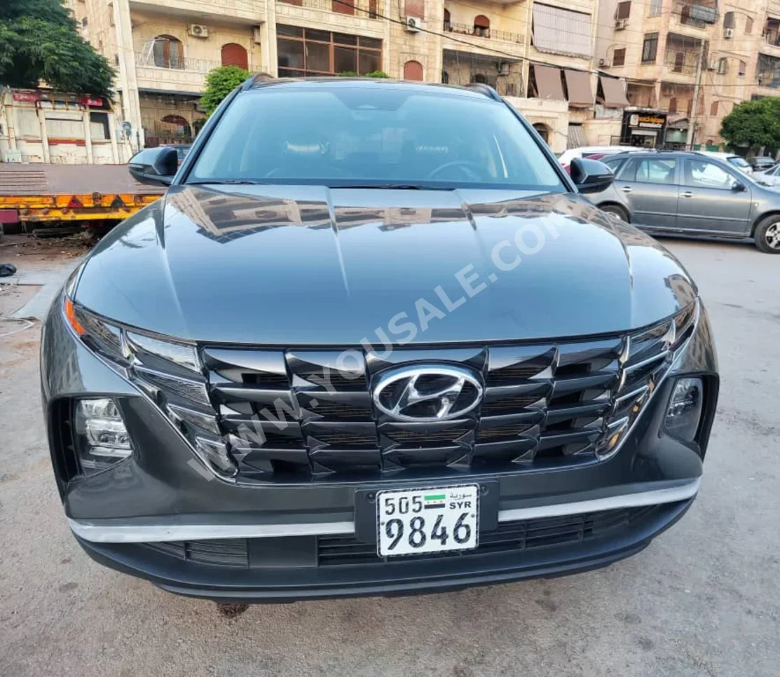 هيونداي  توسان  2022  اتوماتيك  79,000 كم  4 سلندر  دفع أمامي  اس يو في  أخضر غامق  بنزين