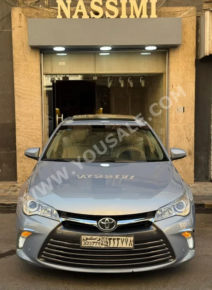 تويوتا  كامري  جي ال اكس  2017  اتوماتيك  34,000 كم  4 سلندر  دفع أمامي  سيدان  فضي  بنزين