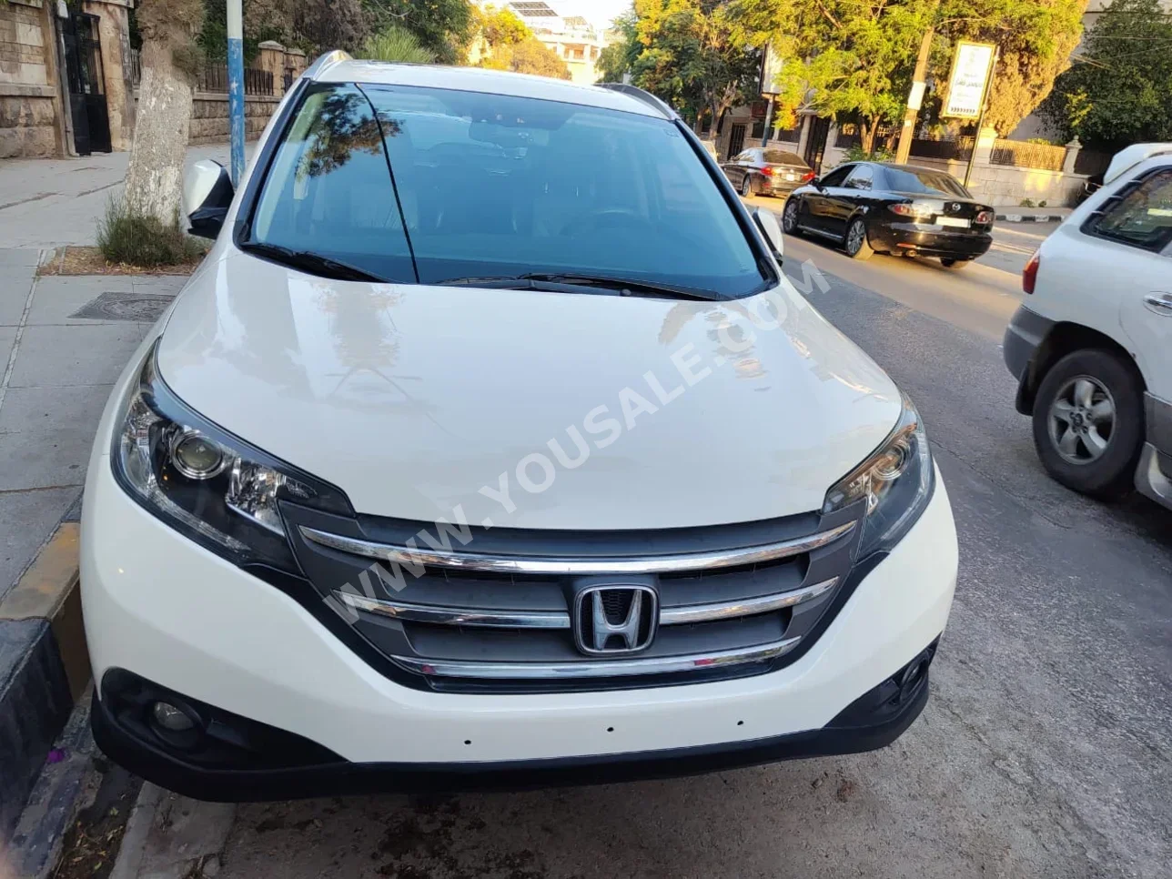 Honda  CRV  2013  Automatic  140,000 km  4 Cylinder  FWD  SUV  White  Gasoline