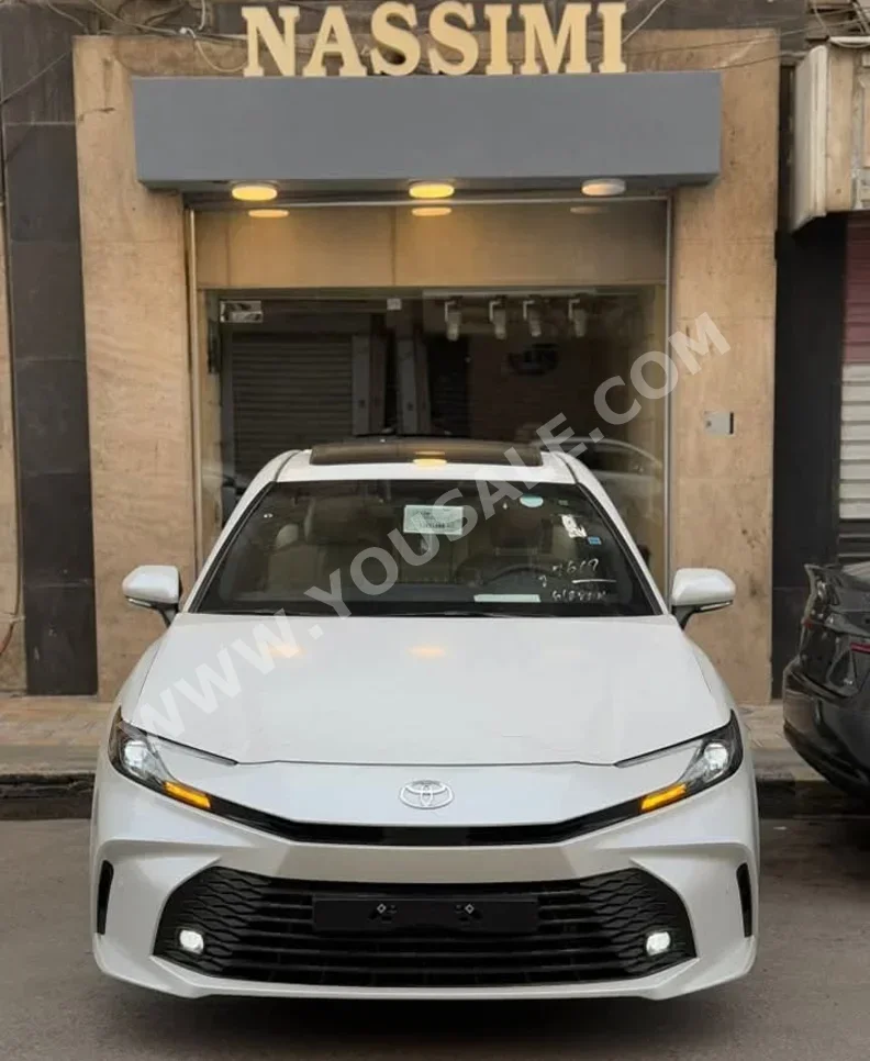 Toyota  Camry  HAYBRID  2025  Automatic  0 km  4 Cylinder  FWD  Sedan  White  Hybrid