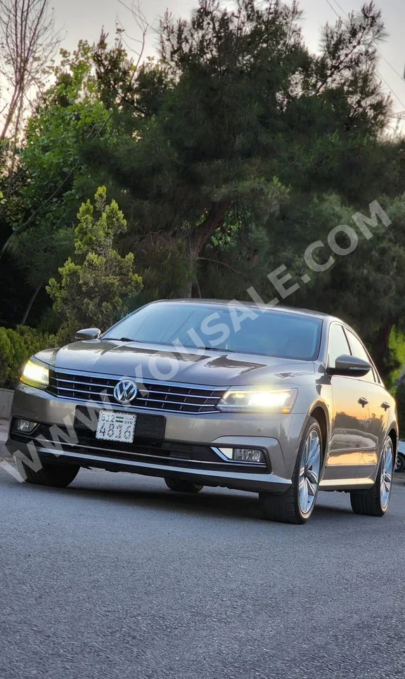 Volkswagen  Passat  2016  Automatic  150,000 km  5 Cylinder  FWD  Sedan  Gold  Gasoline