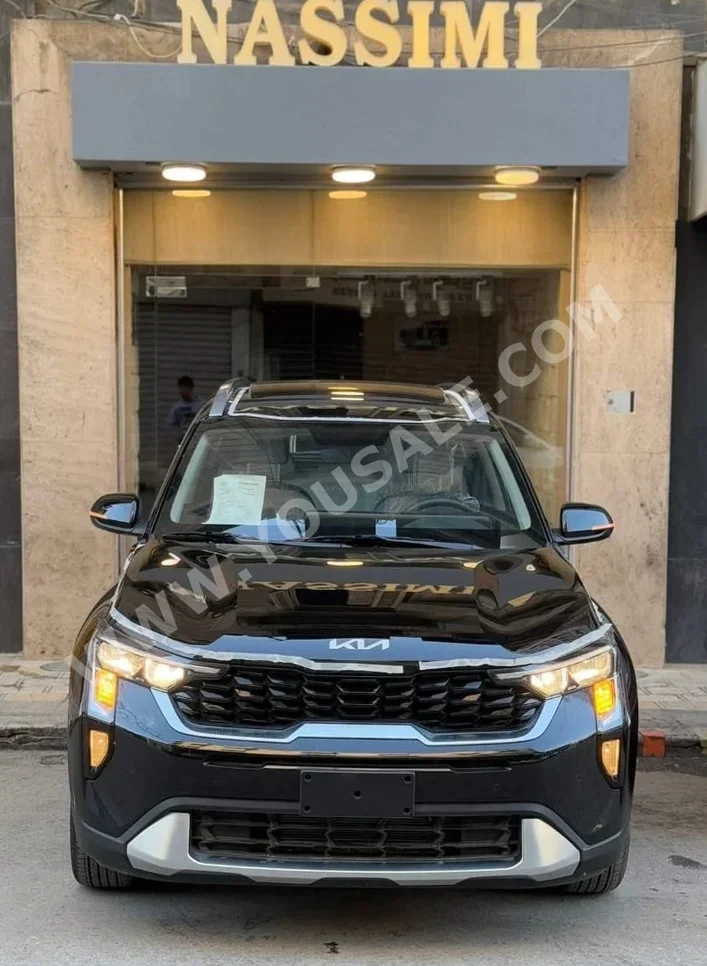 كيا  سونيت  2025  اتوماتيك  0 كم  4 سلندر  دفع أمامي  اس يو في  أسود  بنزين