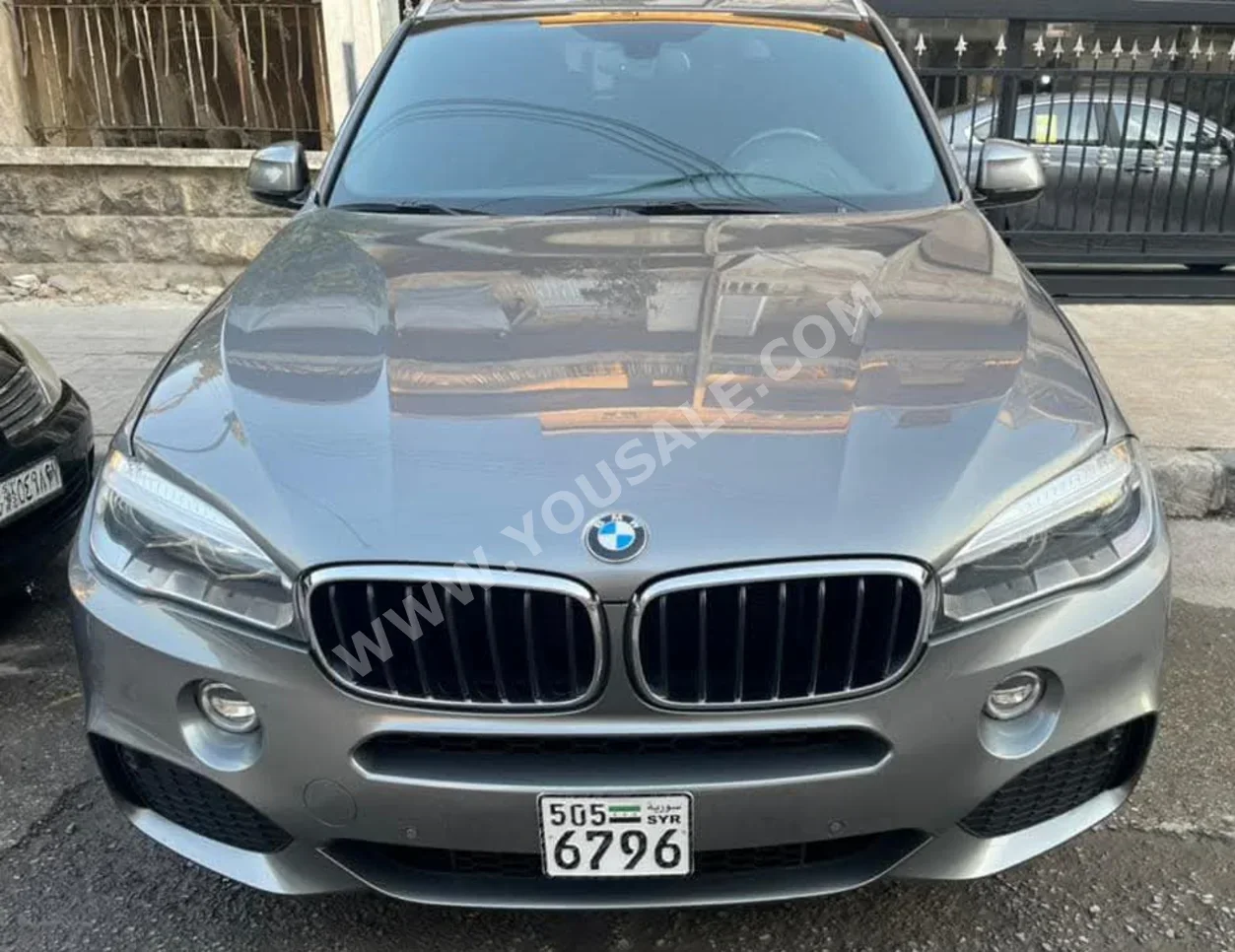 بي ام دبليو  الفئة - اكس  5  2018  اتوماتيك  100,000 كم  6 سلندر  بي ام دبليو  اس يو في  رمادي  بنزين