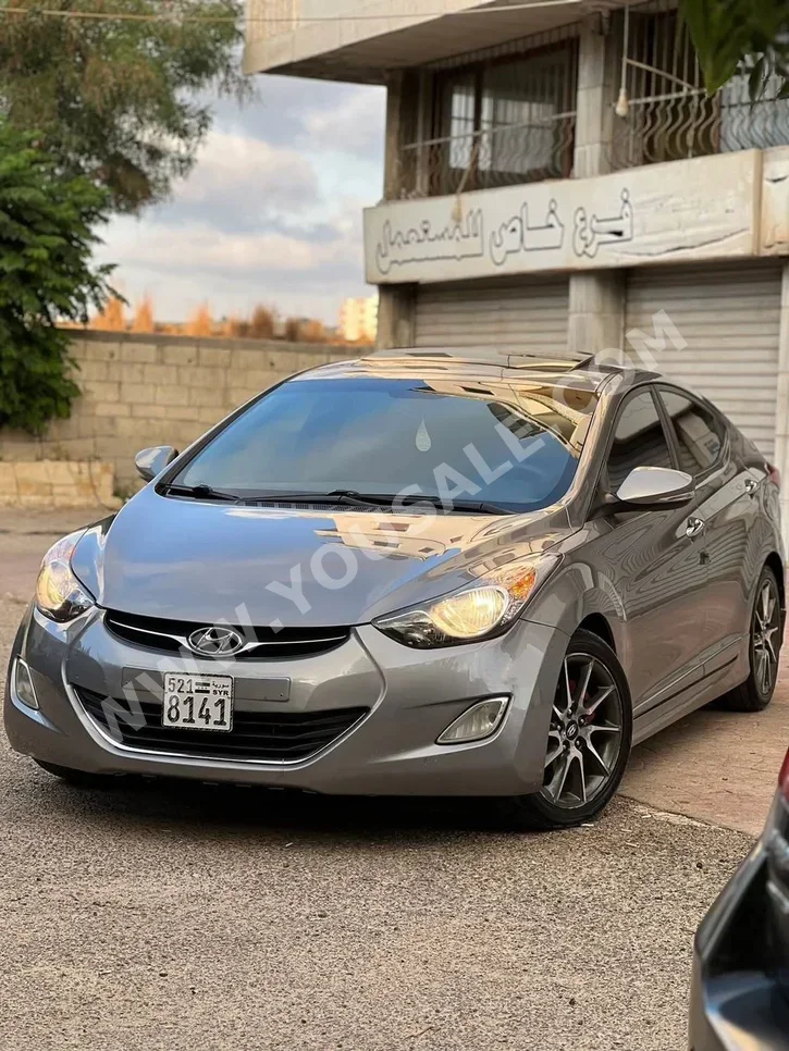 Hyundai  Elantra  2012  Automatic  210,000 km  4 Cylinder  FWD  Sedan  Gray  Gasoline