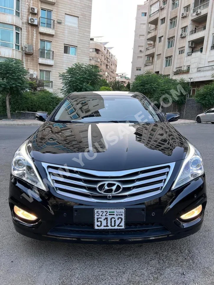هيونداي  ازيرا  2012  اتوماتيك  97,000 كم  6 سلندر  دفع أمامي  سيدان  أسود  بنزين