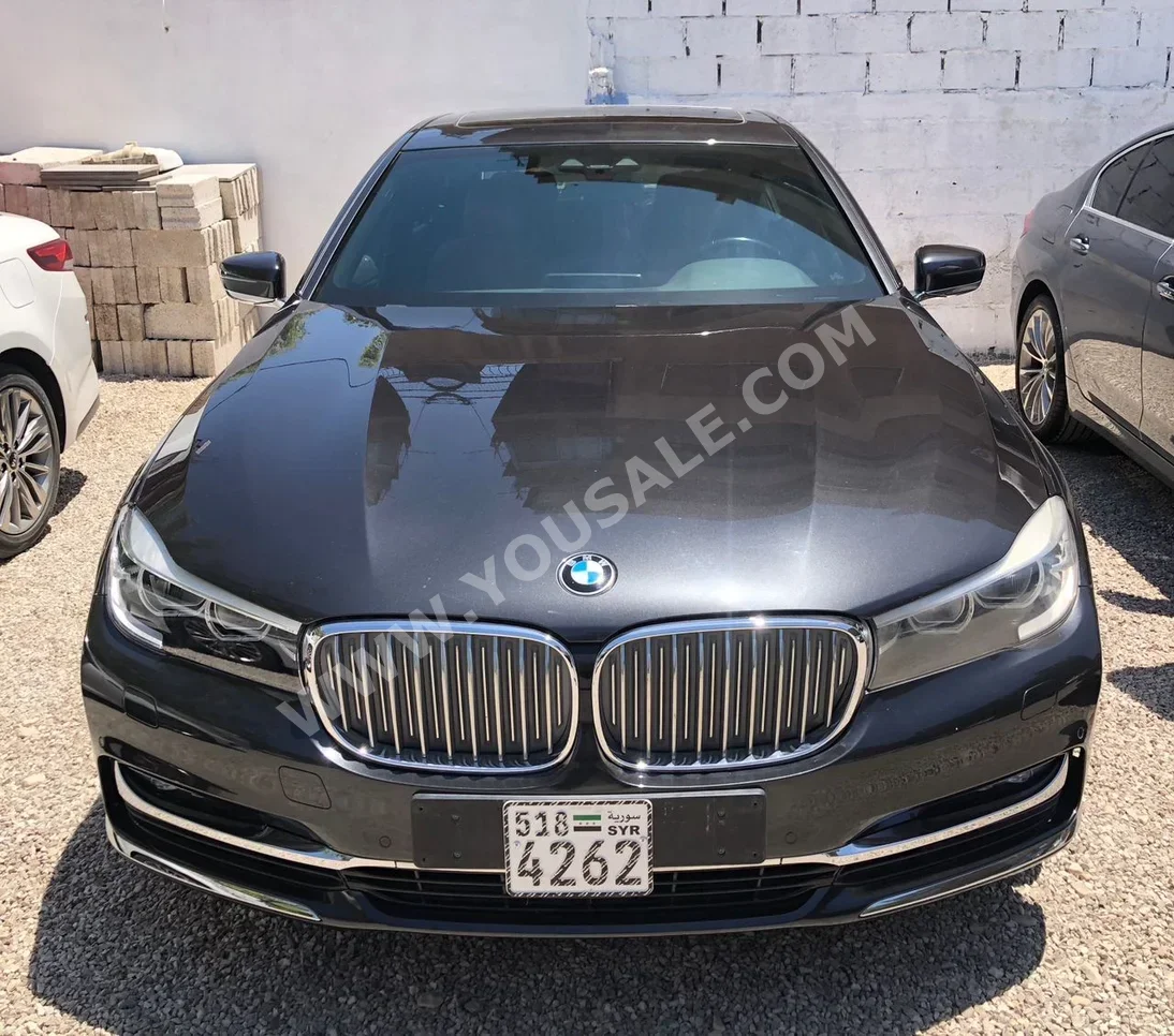 بي ام دبليو  الفئة - السابعة  730 Li  2016  اتوماتيك  91,000 كم  6 سلندر  دفع رباعي  سيدان  رمادي  بنزين