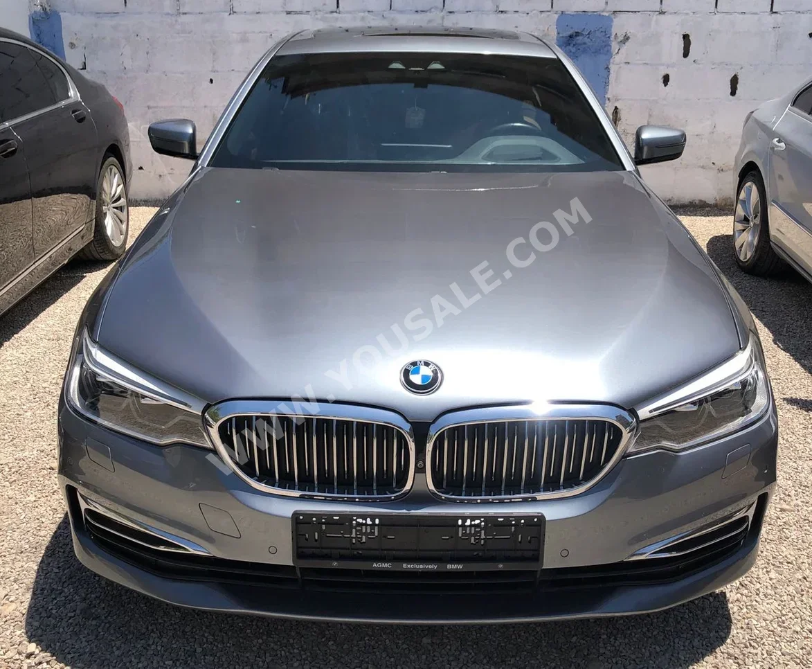 بي ام دبليو  الفئة - الخامسة  530i  2018  اتوماتيك  111,000 كم  6 سلندر  دفع خلفي  سيدان  فضي  بنزين