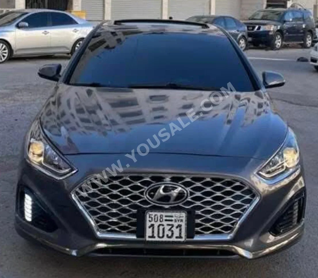هيونداي  سوناتا  2018  اتوماتيك  140,000 كم  4 سلندر  دفع أمامي  سيدان  رمادي  بنزين