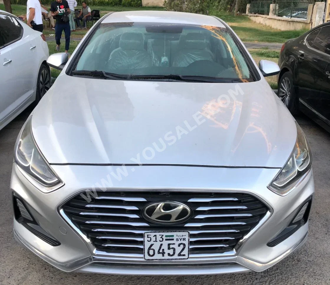 هيونداي  سوناتا  2018  اتوماتيك  117,000 كم  4 سلندر  دفع أمامي  سيدان  فضي  بنزين
