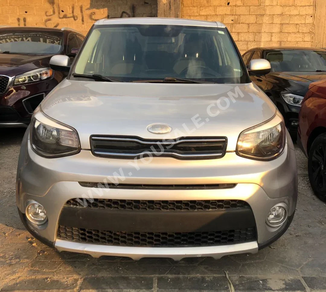 كيا  سول  2018  اتوماتيك  110,000 كم  4 سلندر  دفع أمامي  اس يو في  فضي  بنزين