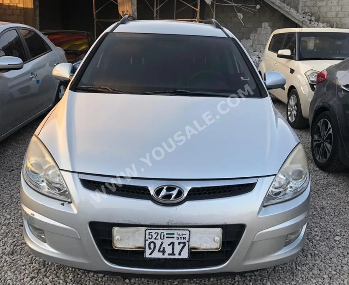 هيونداي  اي  30  2010  اتوماتيك  95,000 كم  4 سلندر  دفع أمامي  اس يو في  فضي  بنزين