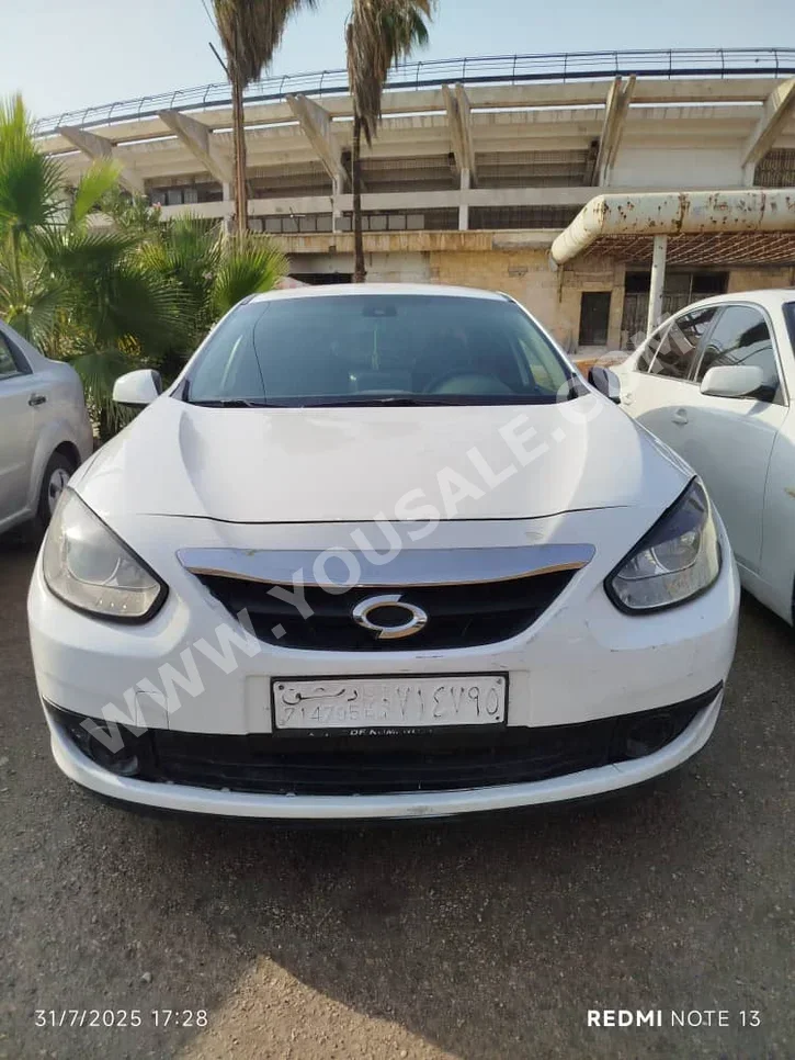 Renault Fluence 2007 Automatic 233,765 km 4 Cylinder FWD Sedan White Gasoline