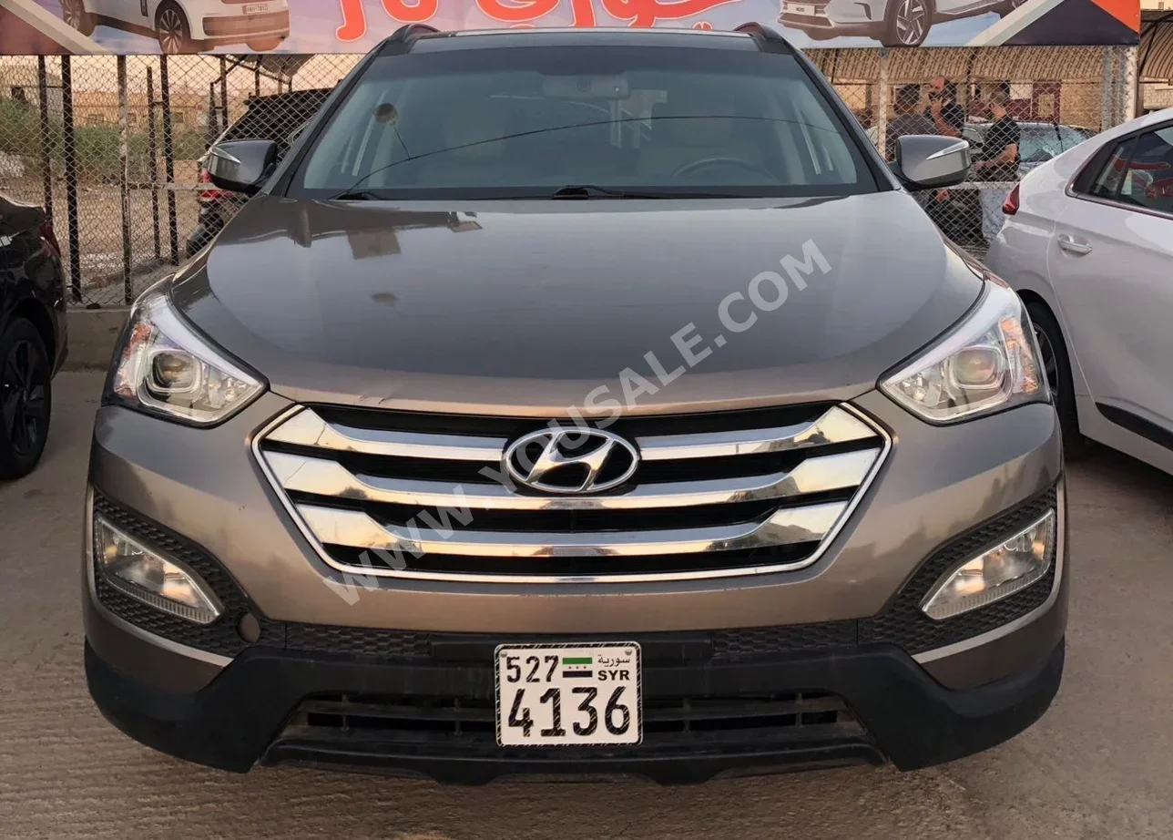 Hyundai Santa Fe 2015 Automatic 136,000 km 6 Cylinder 4WD SUV Gray Gasoline