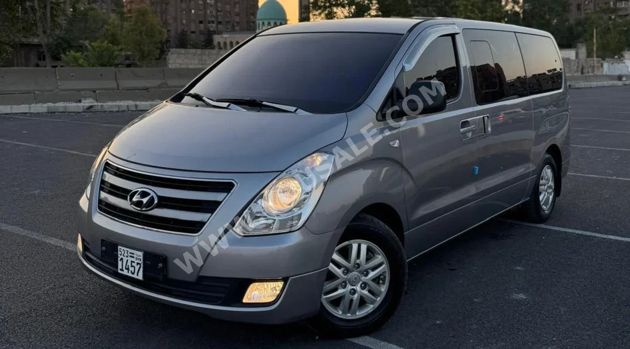 Hyundai  H1  2016  Automatic  140,000 km  4 Cylinder  FWD  Van / Bus  Silver  Gasoline