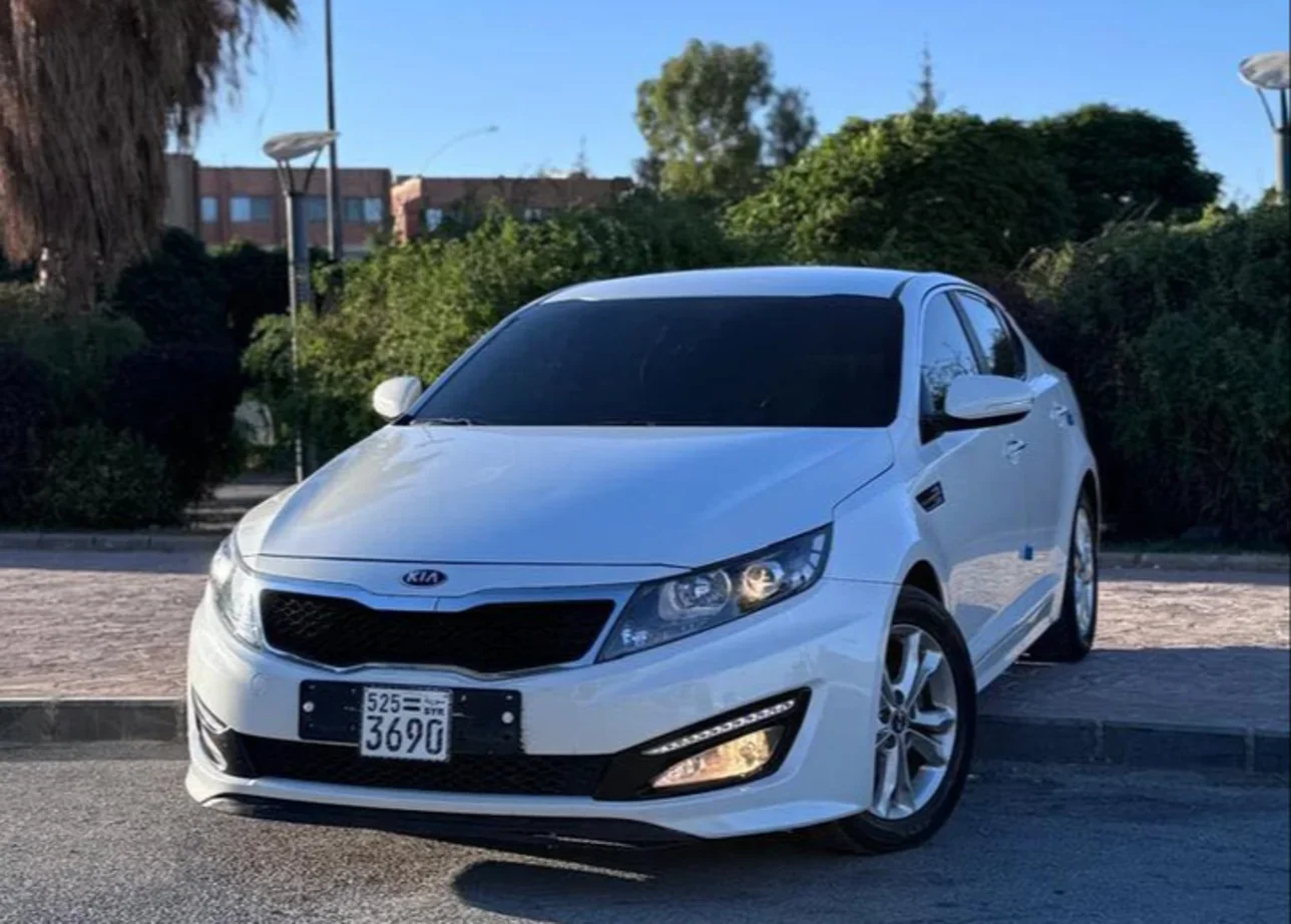 Kia  K5  2012  Automatic  191,000 km  4 Cylinder  FWD  Sedan  White  Gasoline
