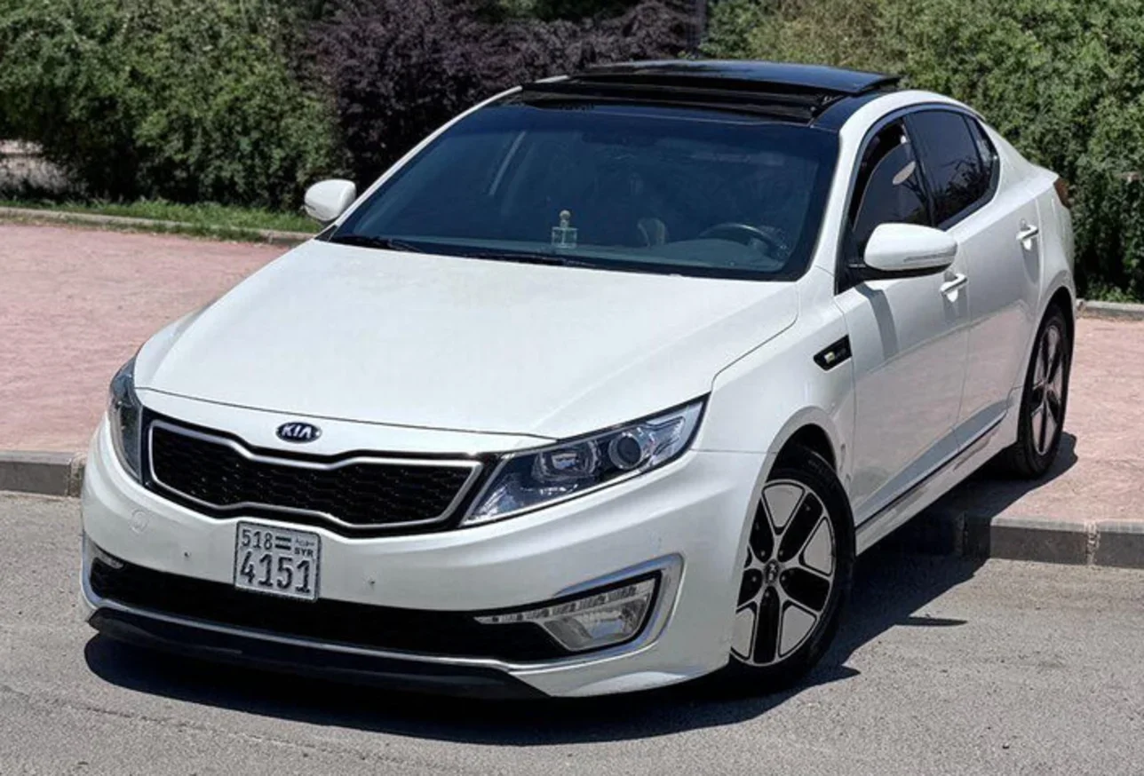 Kia  K5  2013  Automatic  140,000 km  4 Cylinder  FWD  Sedan  White  Hybrid