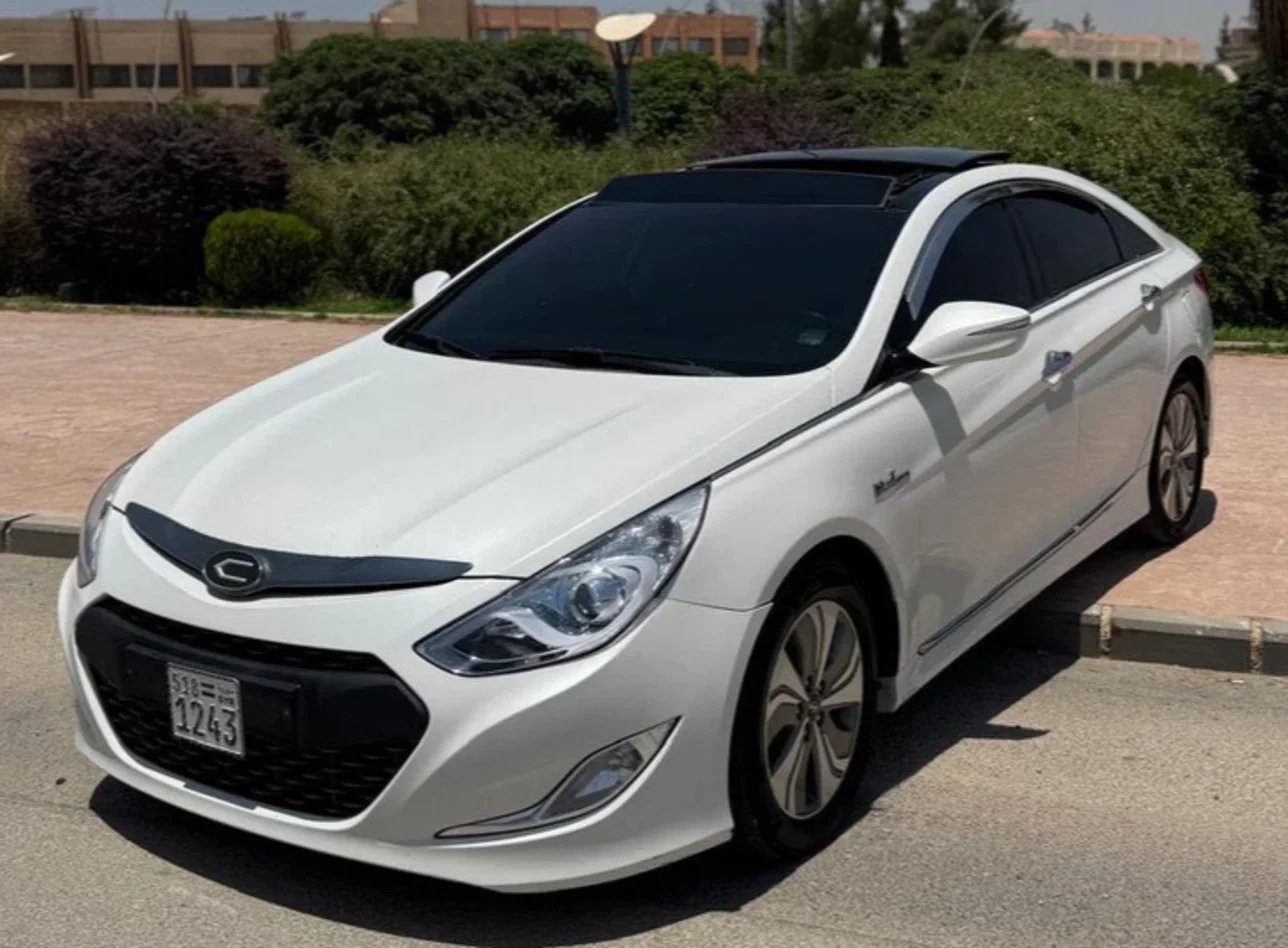 Hyundai  Sonata  2014  Automatic  123,000 km  4 Cylinder  FWD  Sedan  White  Hybrid