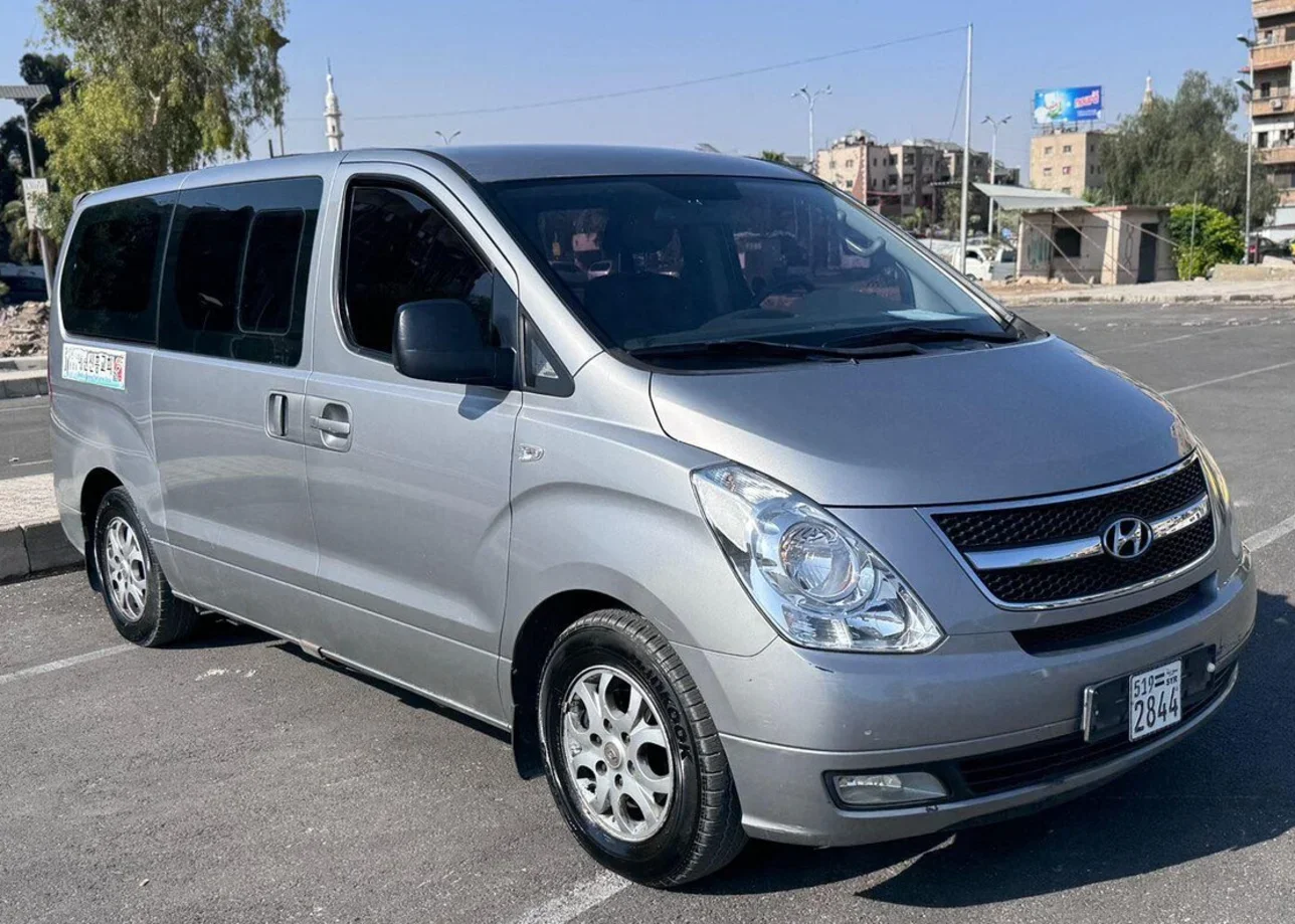 Hyundai  H1  2014  Automatic  111,000 km  4 Cylinder  FWD  Van / Bus  Silver  Gasoline