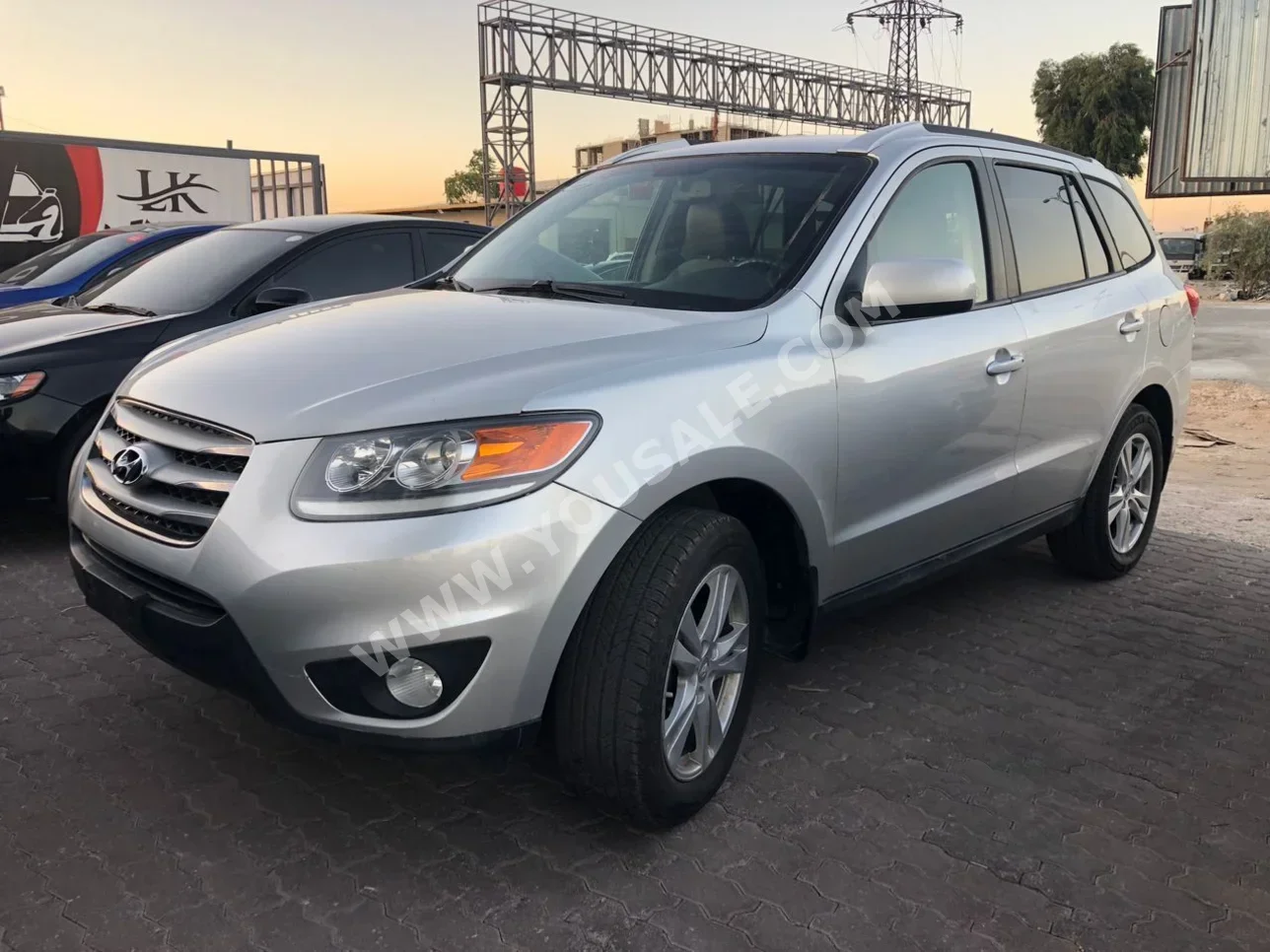Hyundai Santa Fe 2016 Automatic 170,000 km 4 Cylinder 4WD SUV Silver Gasoline