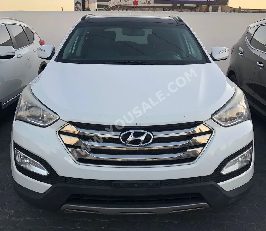 Hyundai Santa Fe 2016 Automatic 157,000 km 6 Cylinder 4WD SUV White Gasoline