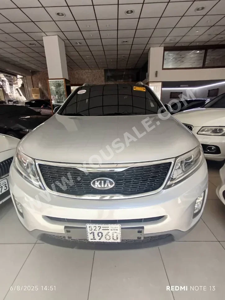 Kia Sorento 2013 Automatic 190,000 km Kia Cylinder FWD SUV White Diesel