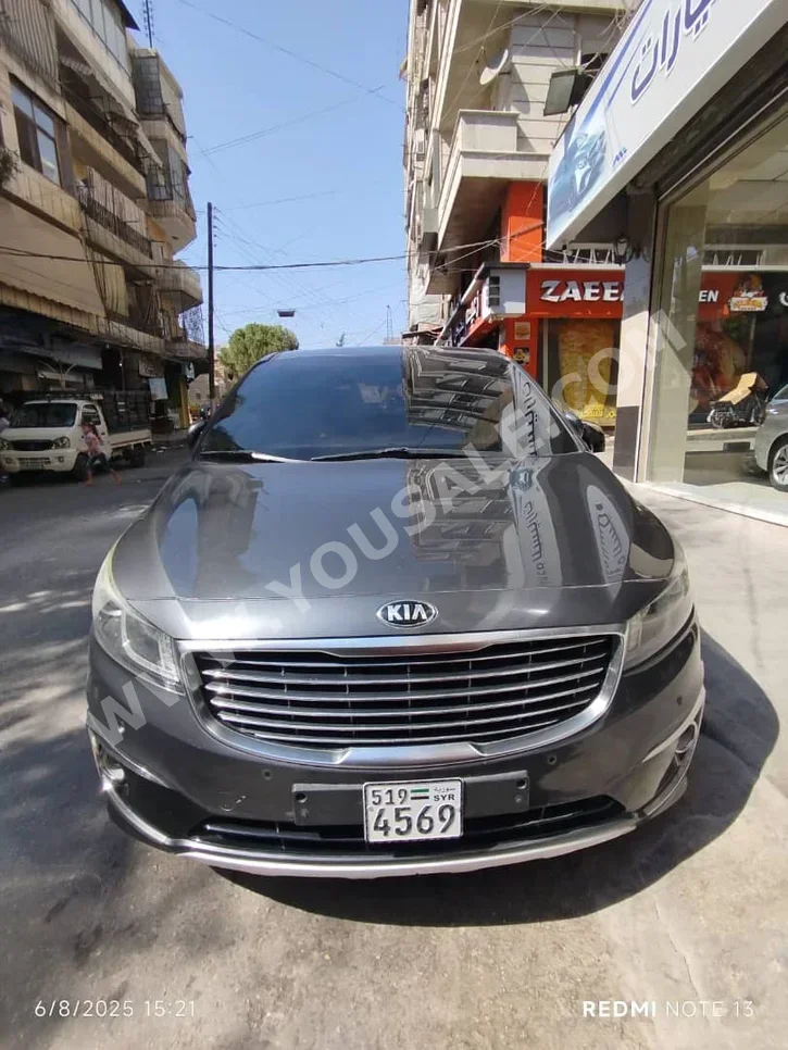 Kia  Carnival  2016  Automatic  358,000 km  4 Cylinder  FWD  Van / Bus  Gray Metallic  Diesel