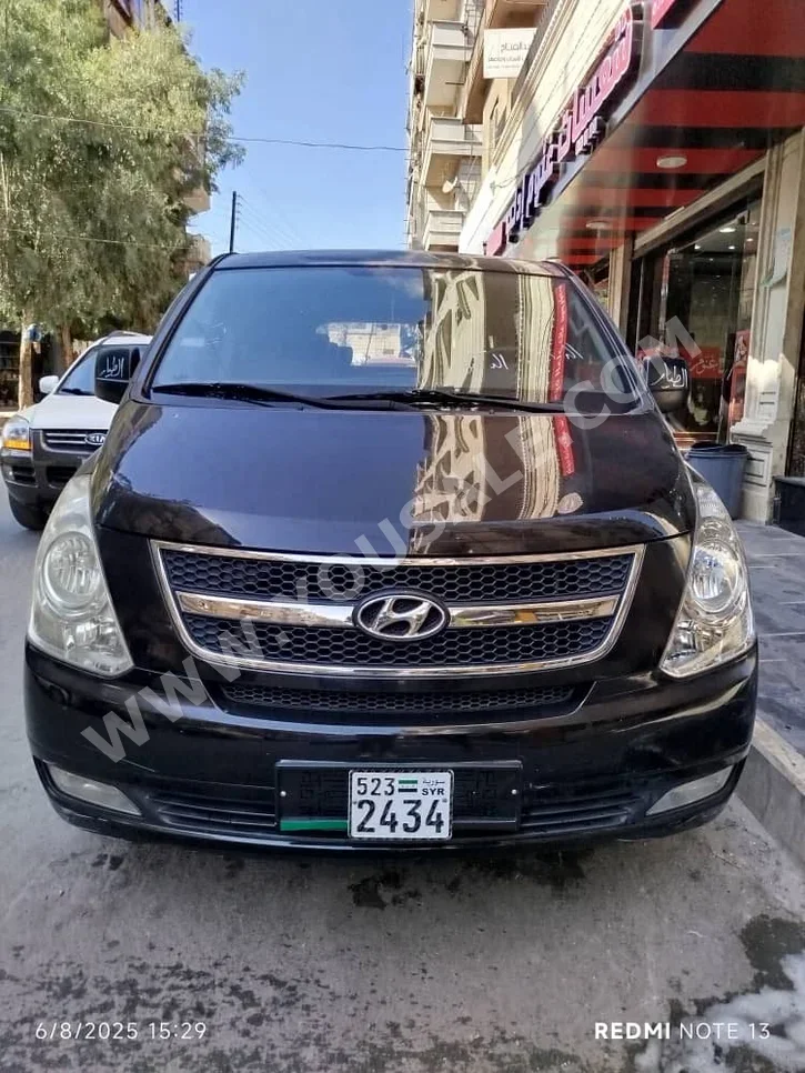 Hyundai Van H1 2016 Automatic 183,000 km 4 Cylinder FWD Van / Bus Black Diesel