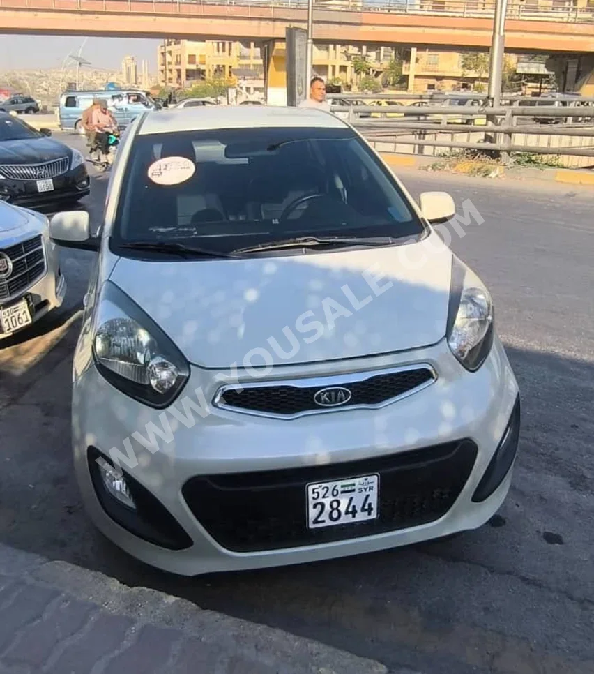 كيا  بكانتو  2013  اتوماتيك  140,000 كم  4 سلندر  دفع أمامي  هاتشباك  أبيض  بنزين