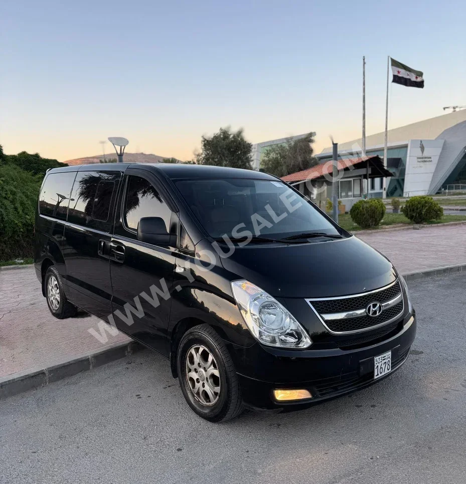 Hyundai  H1  2014  Automatic  165,000 km  4 Cylinder  FWD  Van / Bus  Black  Gasoline