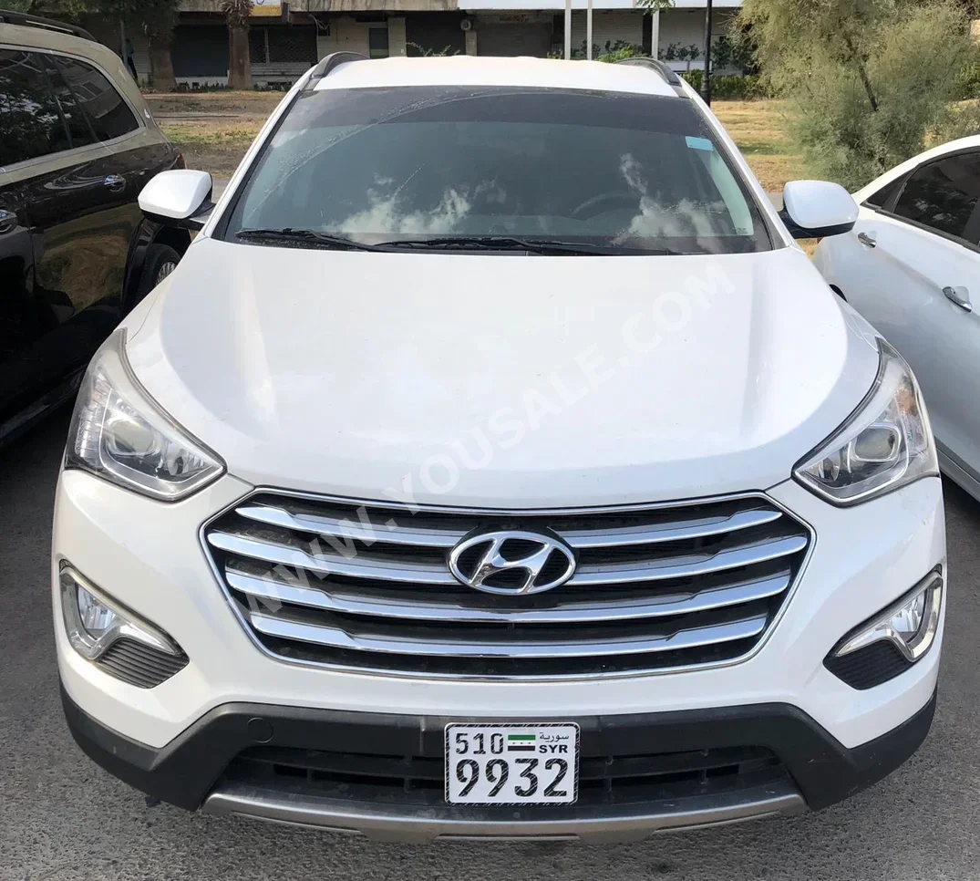 Hyundai Santa Fe 2016 Automatic 147,000 km 4 Cylinder 4WD SUV White Gasoline