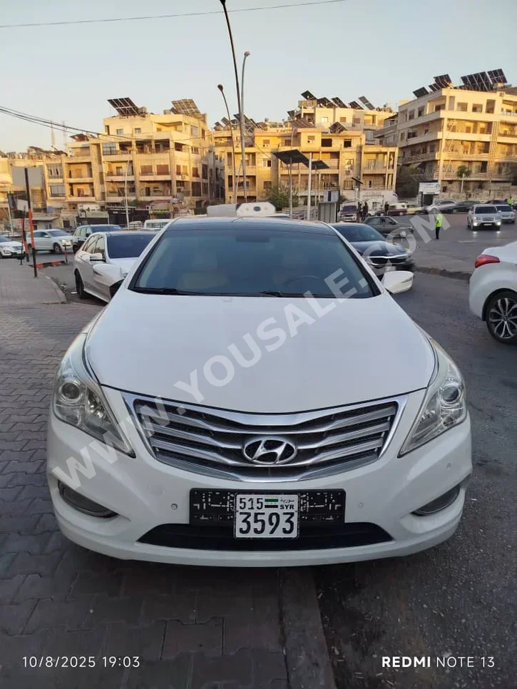 هيونداي  ازيرا  2012  اتوماتيك  150,000 كم  6 سلندر  دفع أمامي  سيدان  أبيض  بنزين