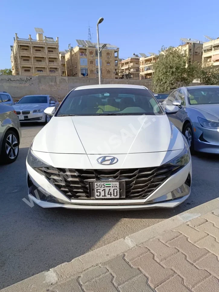 Hyundai Elantra 2023 Automatic 22,000 km 4 Cylinder FWD Sedan White Gasoline