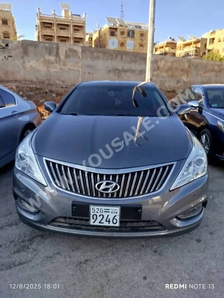 Hyundai Grandeur 2011 Automatic 260,000 km 4 Cylinder FWD Sedan Dark Gray Gasoline