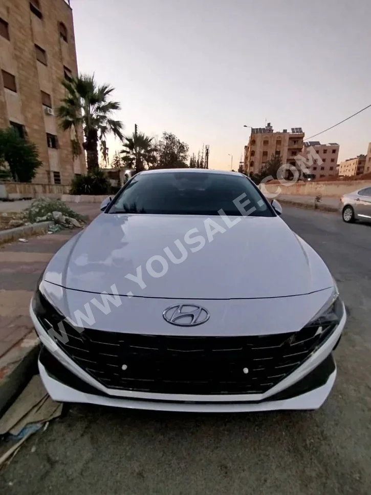 Hyundai Avante 2021 Automatic 35,000 km 4 Cylinder FWD Sedan White Gasoline